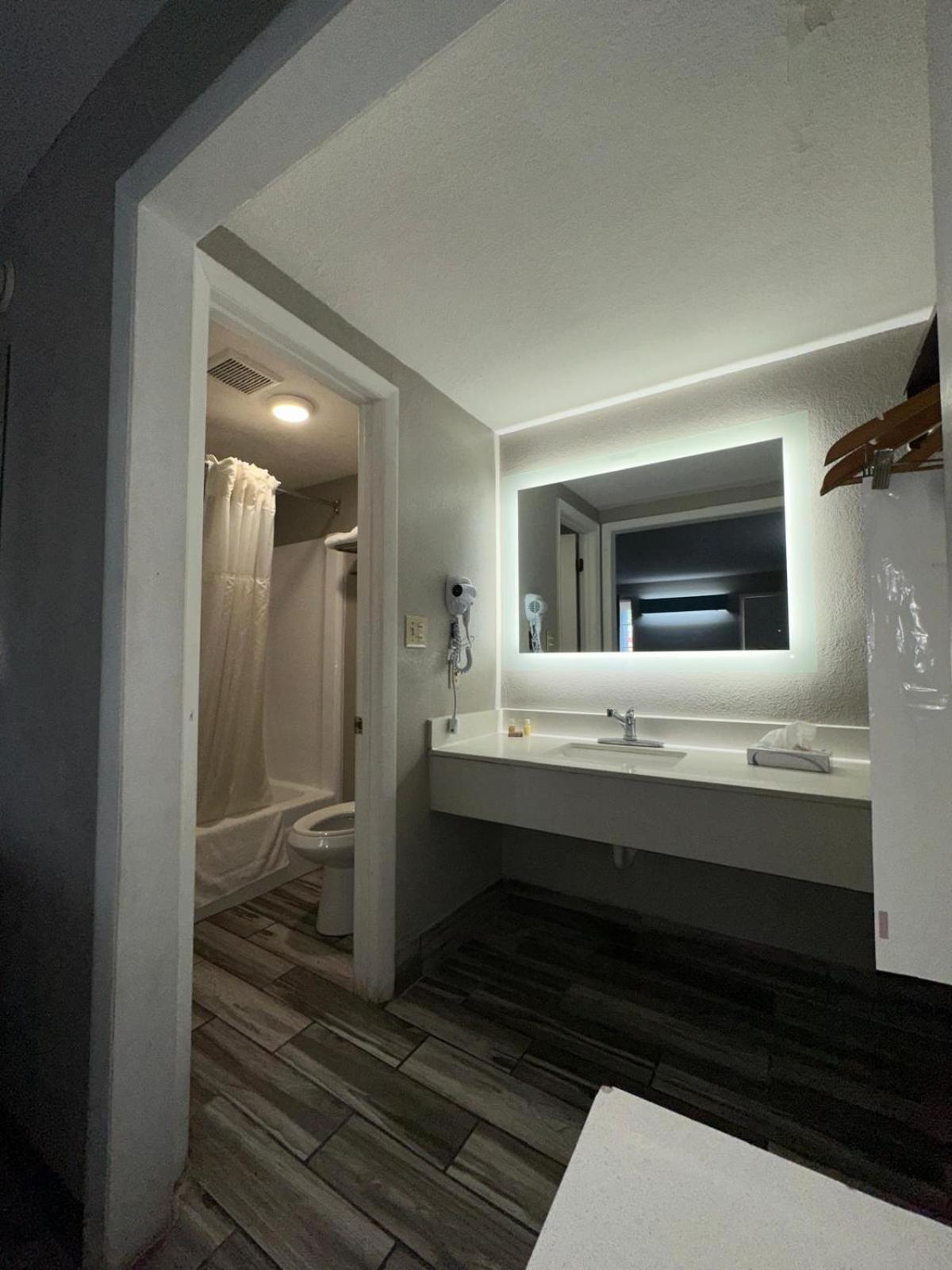 Jameson Motel 2*